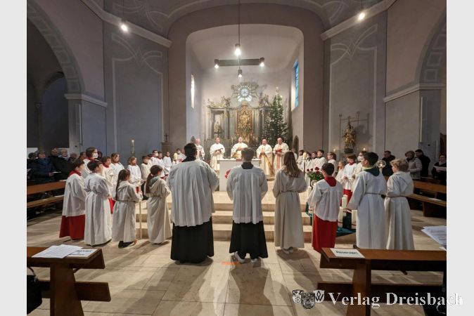 Der Gründungsgottesdienst wurde feierlich inszeniert und lieferte dabei beeindruckende Bilder.