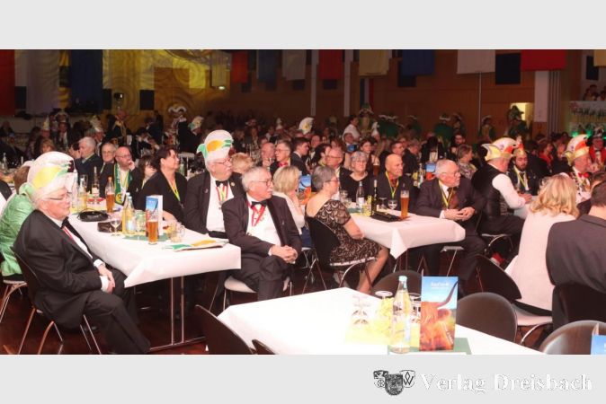 Die Stadthalle war nicht schlecht, aber auch nicht so gut wie vor der Pandemiepause gewohnt besetzt, rund 250 Gäste gaben ihren Obolus zur Finanzierung des Umzugs am 19. Februar.