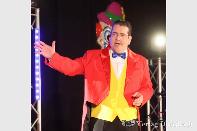 Christian Fehrenbach-Weber führte durch das umfangreiche Programm der Benefiz-Sitzung.