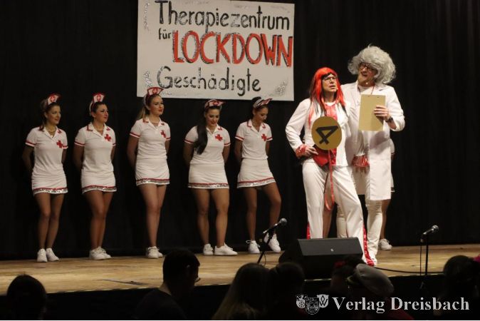 Den Höhepunkt der Wickerer Eigenproduktion bot die Sing- und Spielgruppe, die sich diesmal Szenen eines "Therapiezentrum für Lockdown-Geschädigte" ausgedacht hatte.