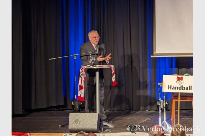 Clemens Weißenberger führte anstelle des verhinderten Abteilungsleiters Oliver Kriz durch das Programm.