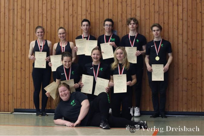 Alle Teilnehmerinnen und Teilnehmer aus Okriftel mit Trainerin Jessica Sappik.