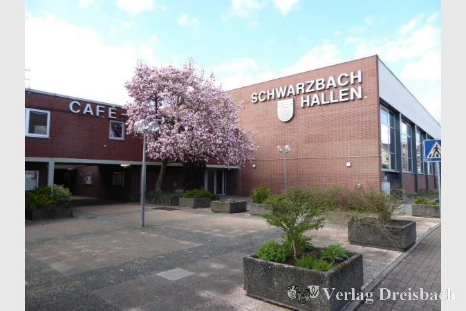 Kosten und Wirtschaftlichkeit einer Photovoltaikanlage für das Dach der großen Schwarzbachhalle werden geprüft.