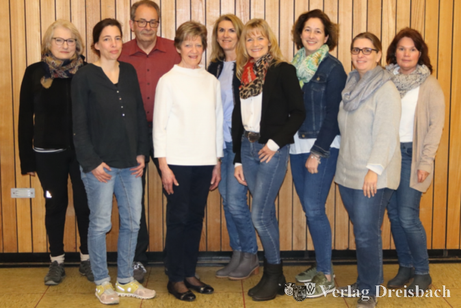 Der bestätigte Vorstand der BuF. Von links nach rechts: Angelika Peters, Michaela Sturm, Hans-Jürgen Albert, Gisela Zörb, Sabine Brümmer, Anja Siebers, Antonia Schindling, Nina Hönig, Sabine Zimmermann.