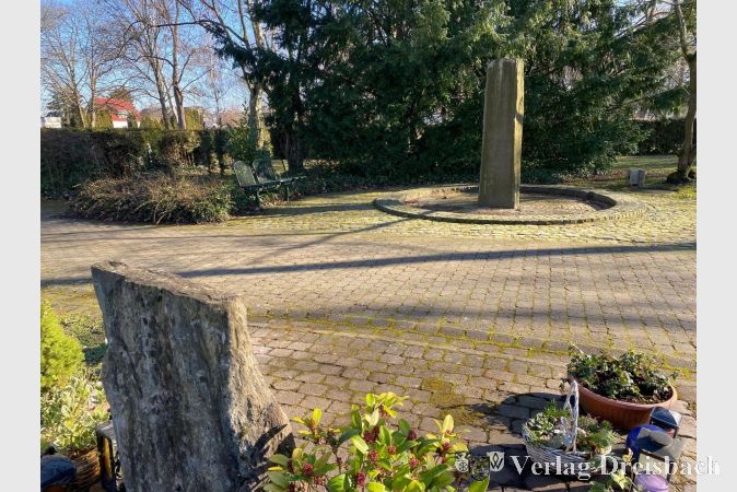Am zentralen Brunnen des Krifteler Friedhofs finden ab Mai monatlich die „Gespräche am Brunnen“ statt.