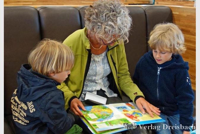 Auch das beliebte Vorlesen kann man in der Rolle als Leihoma oder Leihopa übernehmen.