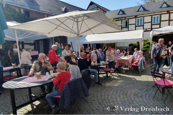Die Musiker der Pena Mistral unterhielten die Gäste der Feierlichkeiten mit südfranzösischen Klängen.