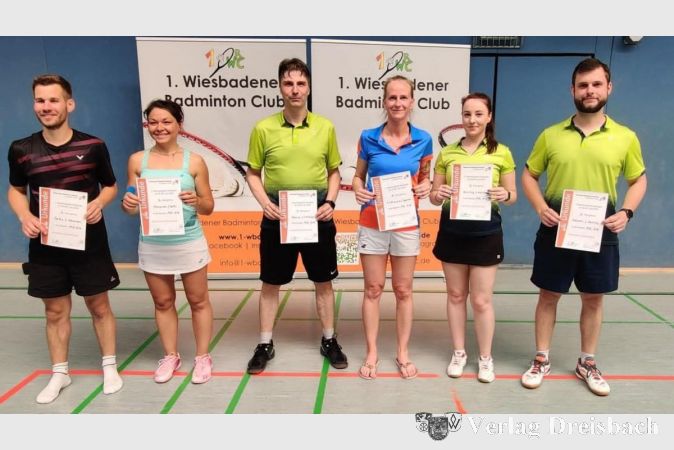 Die Sieger in der Mitte des Bildes: Frank Spano, Jennifer Ludwigs. Rechts die Zweiplatzierten Alexandra Kerling, Constantin Metzler.