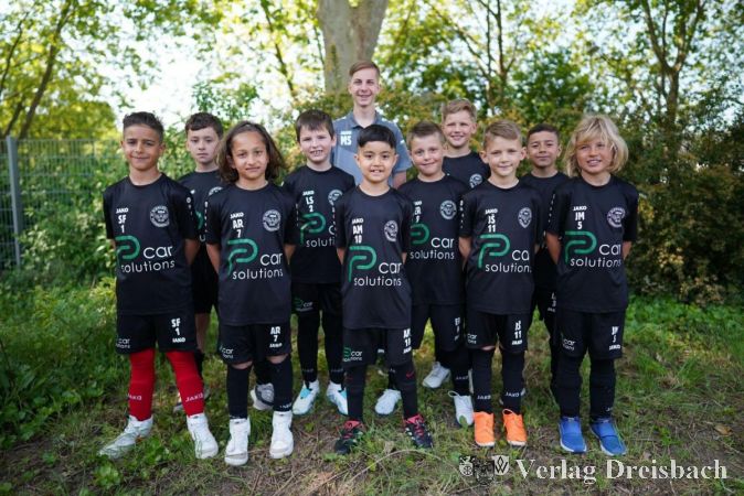 Mit beeindruckendem Teamgeist und einer unschlagbaren Leistung sicherte sich die DJK Flörsheim Jugend den Turniersieg.