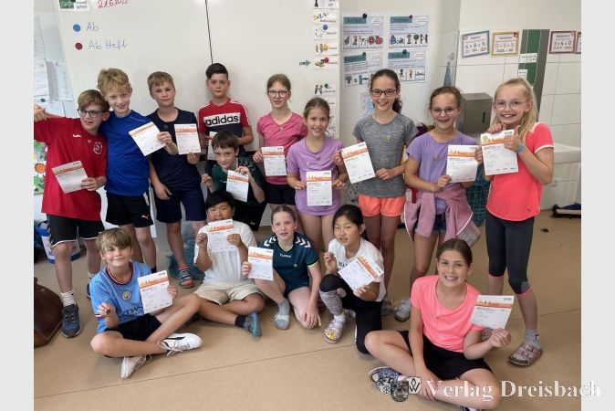 In der Klasse 4e der Lindenschule haben zudem 16 Kinder das Deutsche Sportabzeichen in Bronze, Silber und Gold gemacht.