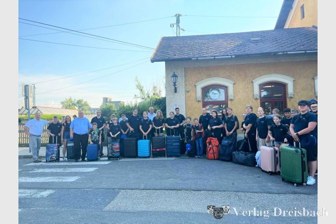 Die Reisegruppe der Hattersheimer Jugendfeuerwehren weilt noch bis zum 27. August in einem Camp, zusammen mit ungarischen Jugendlichen aus dem Schwimmclub der ungarischen Partnerstadt.