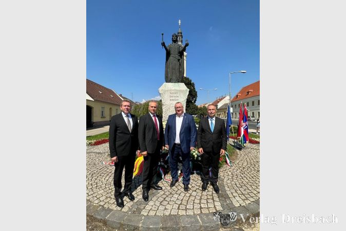 V.l.n.r.: Dr. János Iváncsics (Vize-Bürgermeister Mosonmagyaróvár), Dr. István Árvay (Bürgermeister Mosonmagyaróvár), Klaus Schindling (Bürgermeister Hattersheim am Main), Dr. István Nágy (ungarischer Agrarminister/Landwirtschaftsminister).