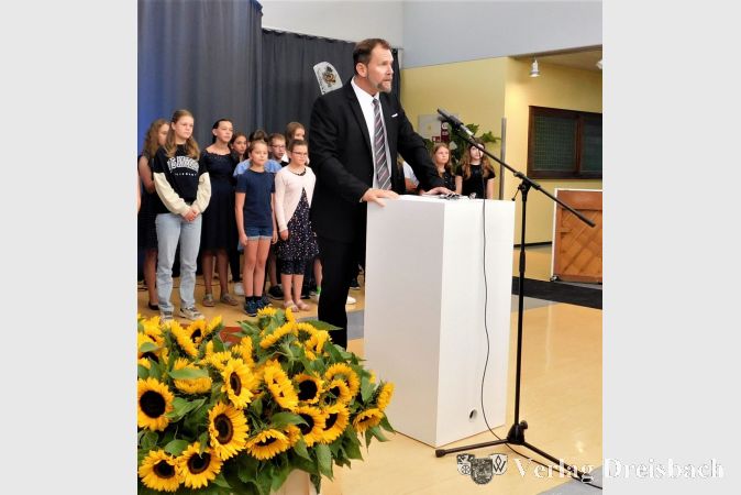 Dr. Richter als neuer Schulleiter bei der diesjährigen Einschulungsfeier.