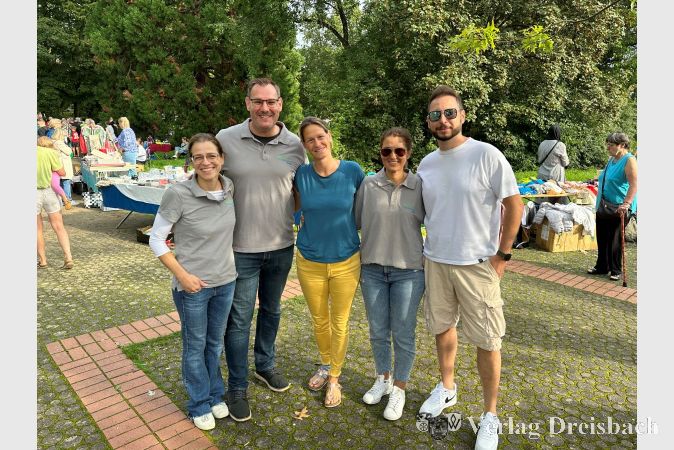 Das Orgateam des Flohmarkts war sehr zufrieden (v. li.): Simone Lutz, Bürgermeister Christian Seitz, Kira Steffen, Fatma Gencer mit Ehemann.