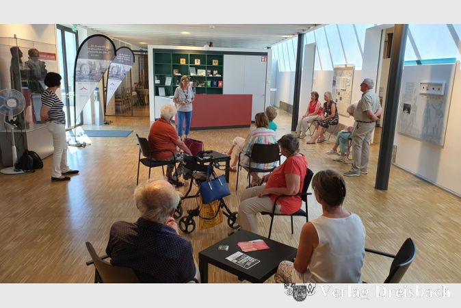 Die Seniorengruppe der Altmünstermühle zu Besuch im Stadtmuseum.