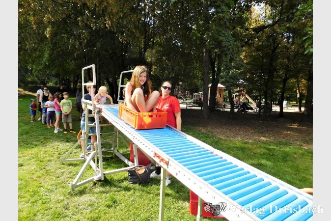 Spaß auf der Rollenrutsche.