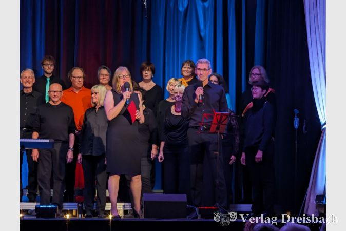 Bettina Laport und Joachim Lange führten als charmantes Moderatorenduo durch den Abend.