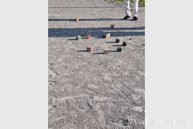 Eine besondere Variante: Boule mit quadratischen Kugeln.