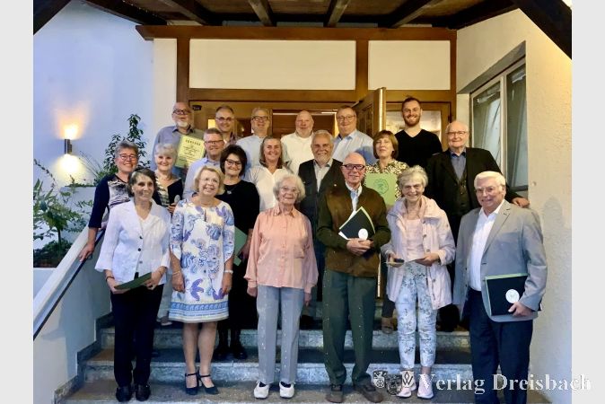 Obere Reihe :Olaf Prestinari, Hans-Jürgen Freitag, Dirk Hodde, Bernhard Weber, Klaus Schindling, Tobias Förster; mittlere Reihe: Clarissa Oursin, Cäcilia Hamann, Gregor Hamann, Andrea Walden, Tina Pfleghar, Friedrich Stoldt, Bettina Mütze, Dieter Rudy; untere Reihe: Zora Hübner, Dr. Doris Gerlach, Ute Weidmann, Otto Becker, Annegrete Hillebrand, Horst Hübner.
