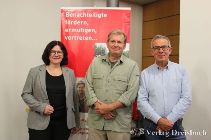 V.l.n.r.: Jessica Magnus, Leitung Referat für Soziale Sicherung DiCV Limburg, Prof. Dr.med. Gerhard Trabert und Klaus Störch, Leitung der Facheinrichtung für Wohnungslose.