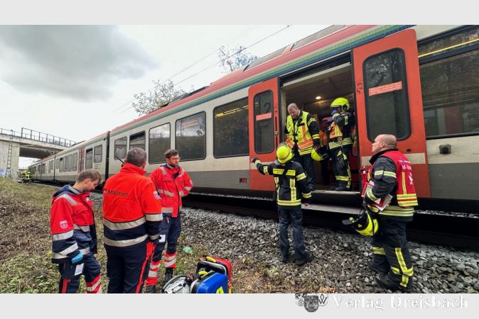 Insgesamt waren rund 50 Kräfte von Feuerwehr, Rettungsdienst, Notfallseelsorge und Polizei im Einsatz.