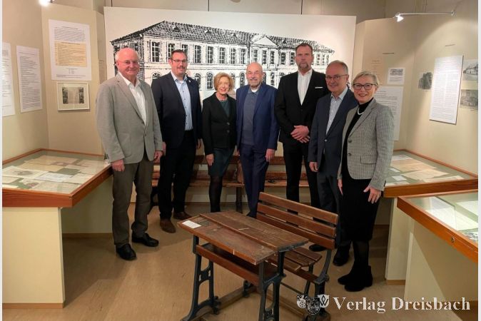 Leiter Wolfgang Janecke (Mitte) mit Ehrengästen (v.li.): Reinhard Birkert, Christian Seitz, Verena Kaiser, Dr. Christoph Richter, Wolfgang Kollmeier und Elke Wetterau-Bein.