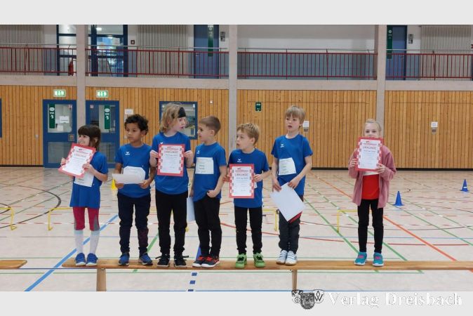Die U8 ist stolz auf den erreichten dritten Platz beim Abschluss der Kinderleichtathletik-Saison.