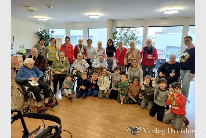 Gruppenfoto der generationenübergreifenden Backtruppe.
