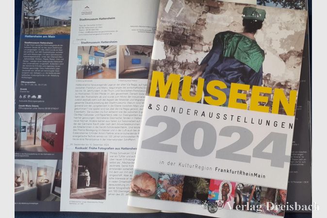 Die Museumsbroschüre liegt ab sofort im Stadtmuseum aus. Das Heft ist auch digital über die KulturRegion FrankfurtRhein abrufbar.