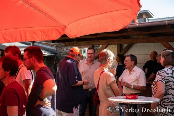 Geselliges Beisammensein beim Danke-Abend für die ehrenamtlichen Helferinnen und Helfer der diesjährigen Ferienspiele.