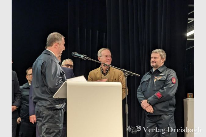 Die Leistungen des Okriftelers Manfred Busch wurden mit einer "Anerkennungsprämie für 40 Jahre aktive pflichttreue Dienstzeit in Hessen in der Einsatzabteilung" gewürdigt.