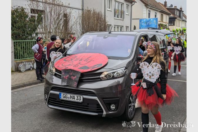 Die Candy Girls in ihren Spielkartenkostümen, passend zum Kampagnenmotto des Gesangvereins Liederkranz-Eintracht Eddersheim.