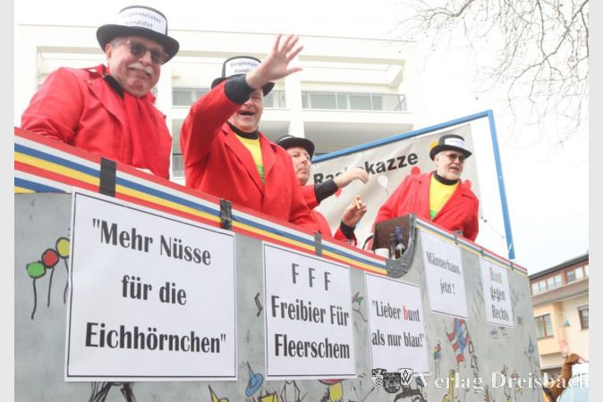 Die "Raabekazze" versprachen "die besten Kandidaten" zur Bürgermeisterwahl auf ihrem Wagen zu präsentieren und nannten ihre wichtigsten Ziele für die kommenden Jahre. Der amtierende Rathauschef Bernd Blisch und sein Herausforderer bis Aschermittwoch, Ralph Bender, waren nicht an Bord.