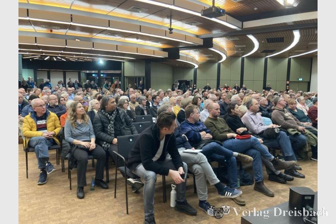 Viele Interessierte bei der Bürgerversammlung am 28. Februar in der Stadthalle in Hattersheim.