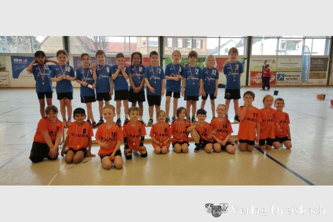 Starke Mischung in Orange und Blau: die F2 beim Heim-Spielfest.