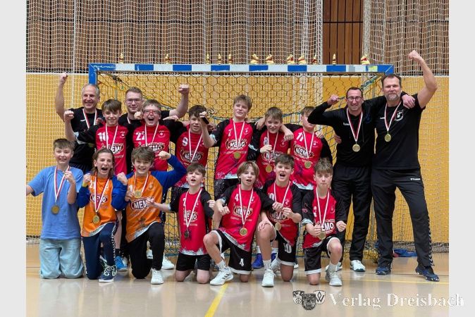 Jubel in Rot/Schwarz: Die männliche D1-Jugend ist BOL-Meister.