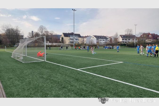 Das Elfmetertor zum 6:0 für Kriftel; Torschütze Ricardo Vallejo de Una.