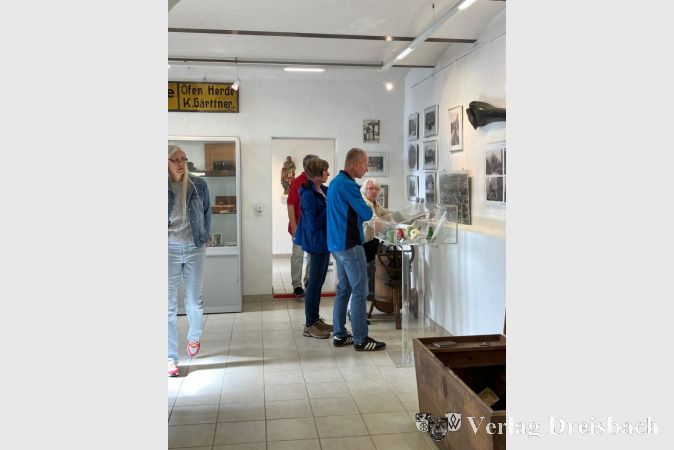 Besucher im Heimatmuseum.