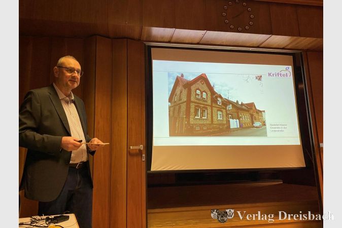 Dr. Detlef Krause beim Vortrag zum Thema “Kriftel um 1900“ Anfang Februar.
