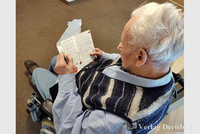 Die Postkarten und Briefe waren liebevoll gestaltet und die Senioren im Kursana hatten viel zu lesen.