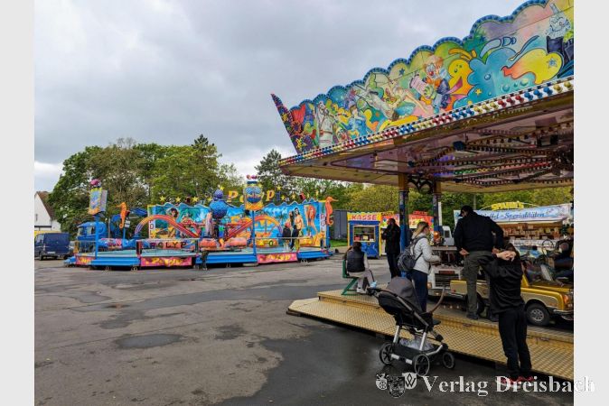 Bunte Attraktionen gegen tristes Wetter: Am Wochenende stand die Witterung leider oft einem vollen Festgelände im Weg.