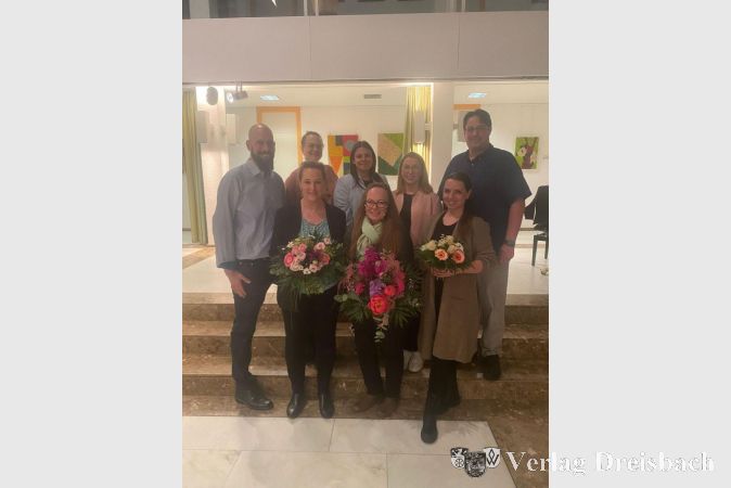 Verabschiedung von Simone Kurz-Pedersen (ehem. Presse), Heike Wölfel (ehem. Sitzungspräsidentin) und Anna Sawinski (ehem. Mitgliederverwaltung).