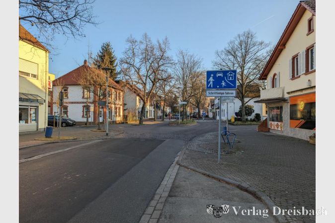 Die Hattersheimer Innenstadt, wie hier in der Frankfurter Straße, soll gestärkt werden. Die Teilnahme am Förderprogramm „Zukunft Innenstadt“ soll hierzu beitragen.