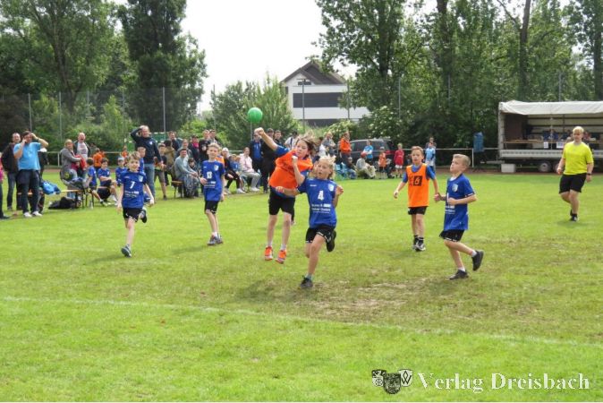 Voller Einsatz dann auch bei der Jugend am Sonntag auf den sechs Rasenplätzen.