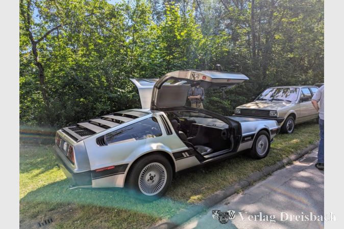 Zurück in die Zukunft: Auch ein DeLorean, bekannt aus dem SciFi-Komödienklassiker aus dem Jahre 1985, schaffte es nach Hattersheim.