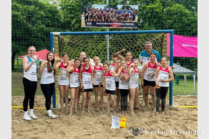 Starke Mädels im Sand: die weibliche D-Jugend wurde in Münster Dritter.