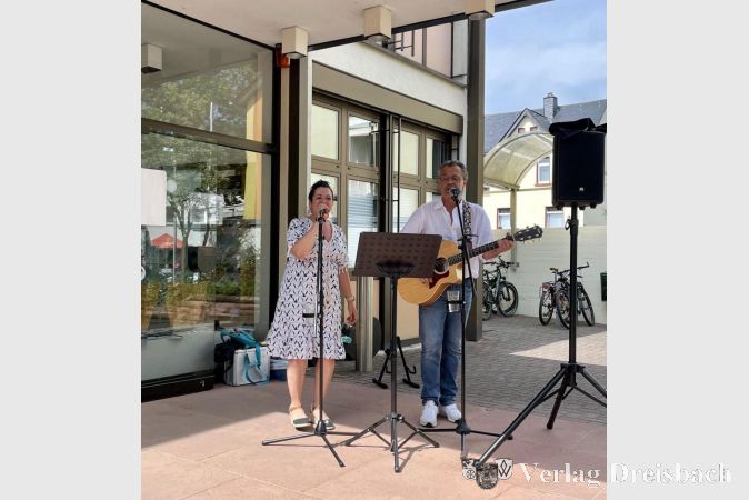 Katja Gorol und Markus Finger sorgten für die musikalische Untermalung des Europafestes.