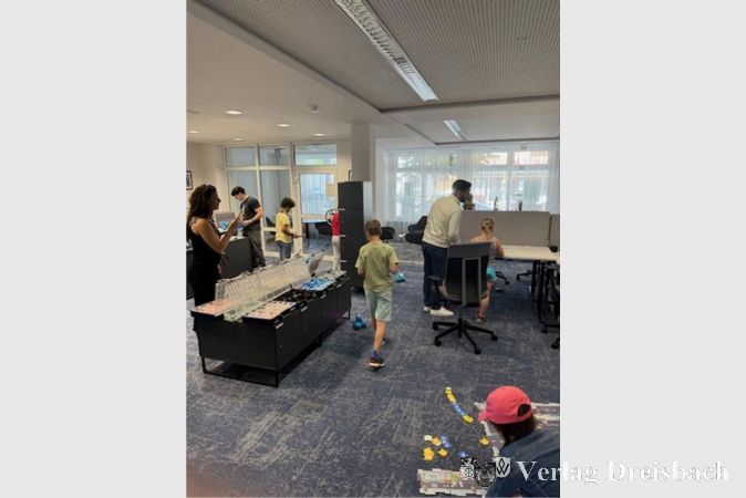Lehrreicher Spaß mit der Robot School im Coworking Space in der Frankfurter Straße.