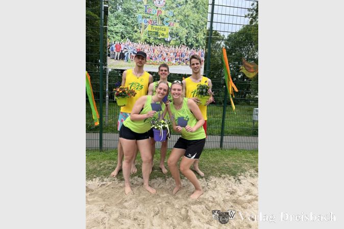Tropica-Beach-Cup-Sieger 2024: „Bruder, schlag den Ball lang“ mit Paula Gürsching, Jonna Lieb, Philipp Lauter, Jan Breburda und Sebastian Bock.