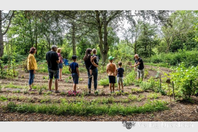 Treffen im Gartenlabyrinth Ende Juli.